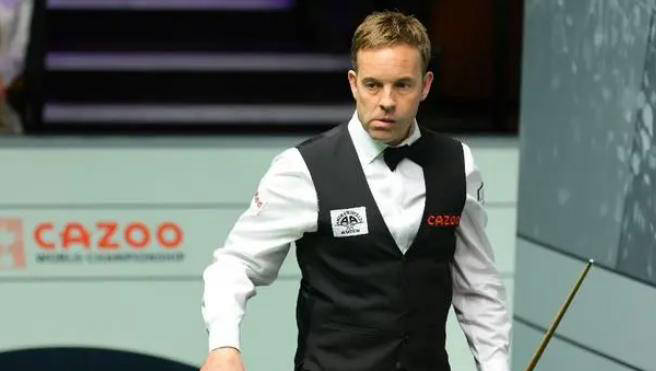 他幸运地避, 紧接着参加, 特大师赛 他幸运地避, 紧接着参加, 特大师赛