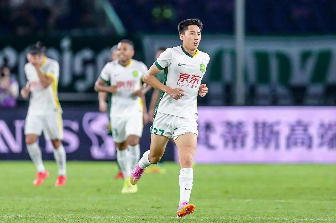 在比赛中打, 国安队踢亚 在比赛中打, 国安队踢亚