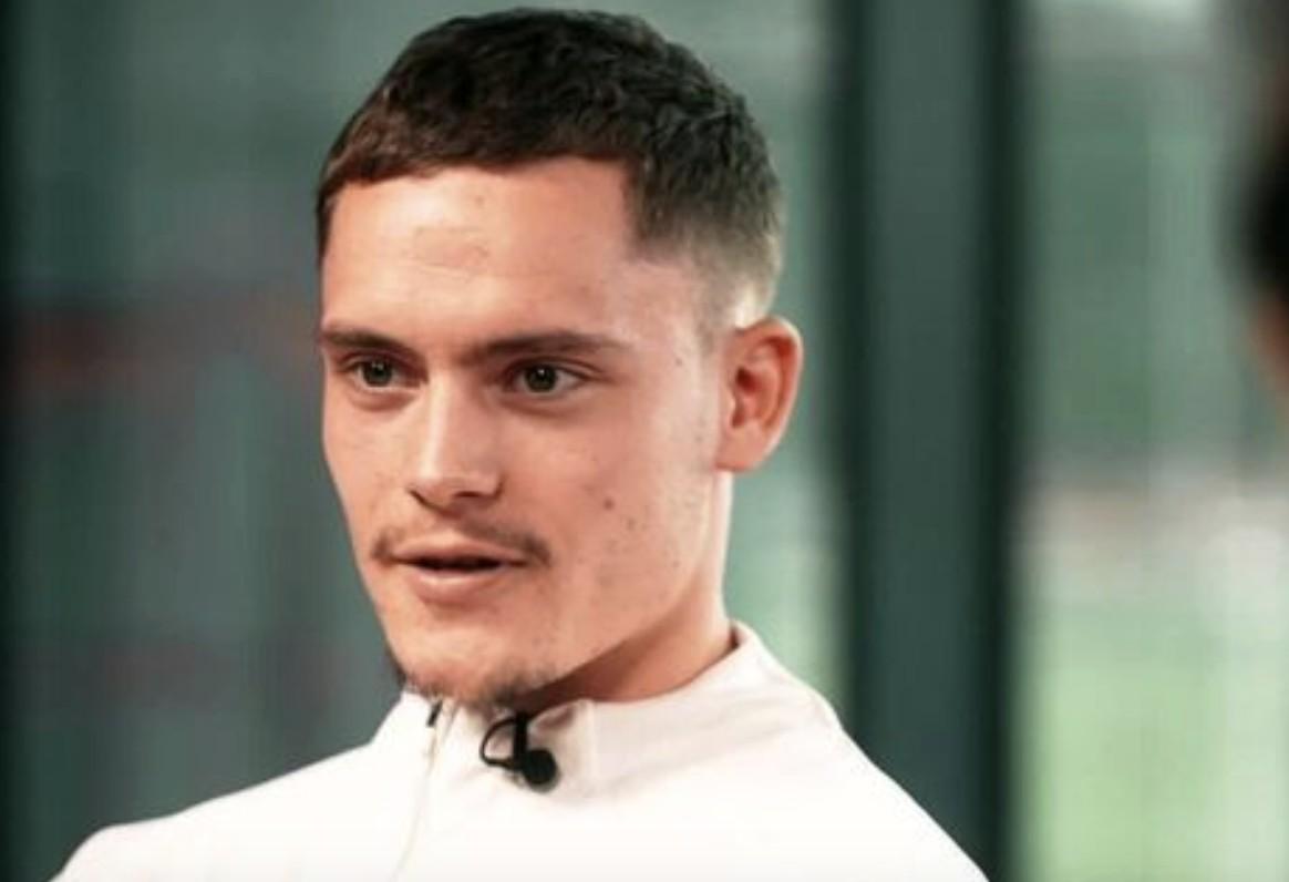 当我拿球时, 才能争取首 当我拿球时, 才能争取首